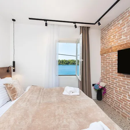 La Riva Luxury Rooms-2